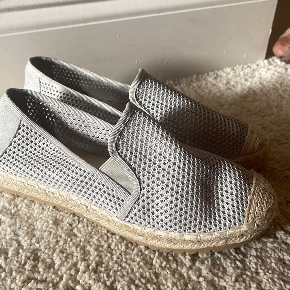 Light blue/gray slip ons